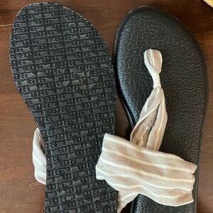 Brand new Sanuk size 8
